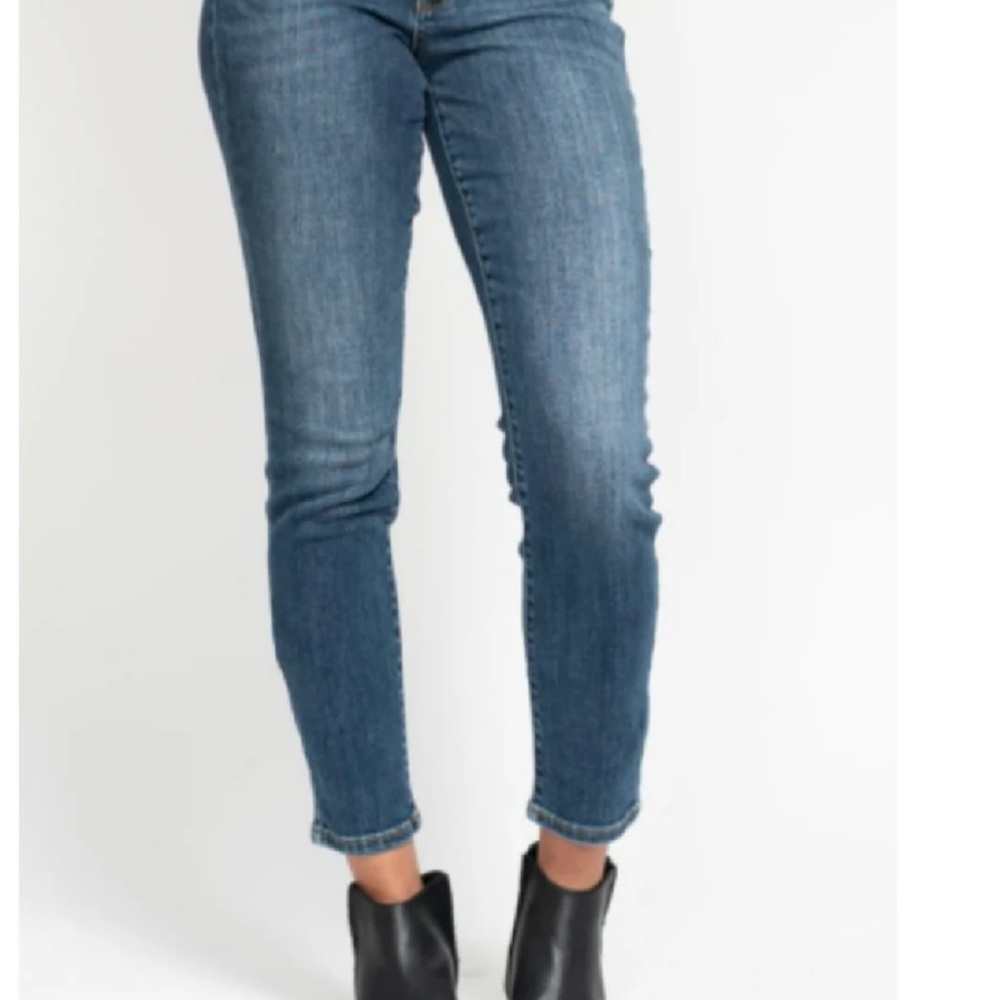 Judy Blue Classic Washed Blue Cropped Skinny Jeans